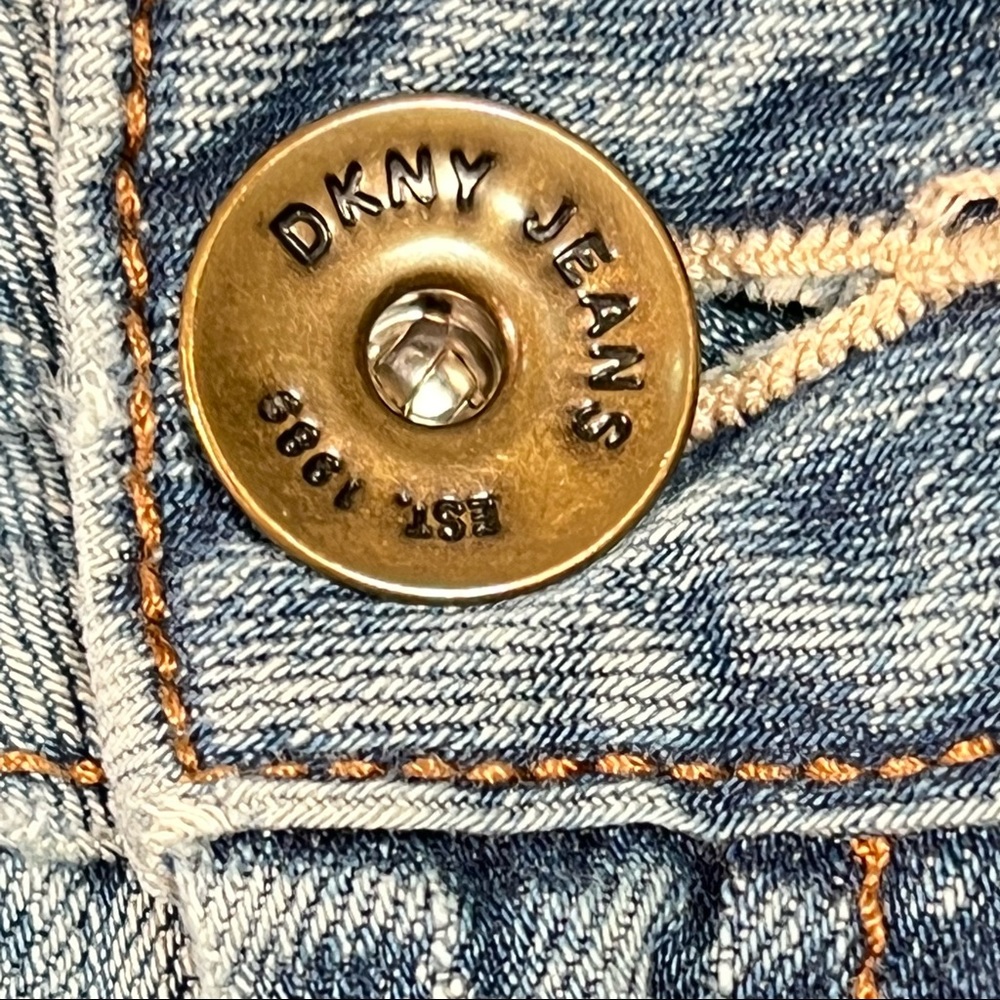 DKNY JEANS Women’s Denim Jeans Distressed Mini Skirt Fly Front Size 4 - Picture 6 of 12